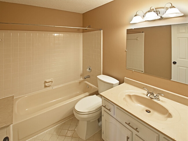 Photo - 3 Bedroom, 2 Bathroom Near S Walnut bend and Wolf River Blvd