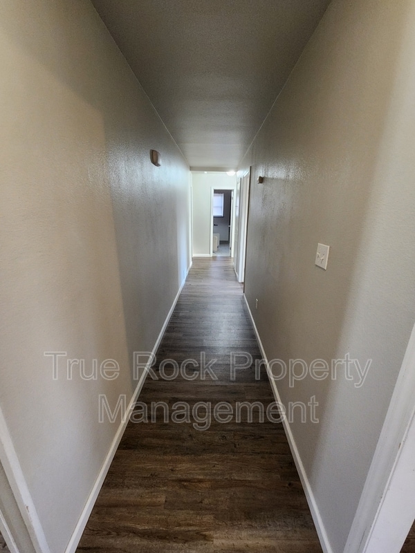 Photo - 525 Rebecca Ln