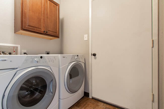 Washer/Dryer (Hookups) - 3814 S Laura Way