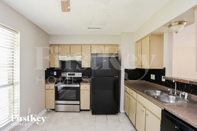 Photo - 908 Wandering Way Dr