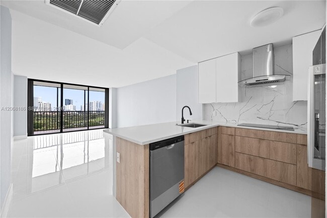 Building Photo - 20335 W Country Club Dr Unit 1905