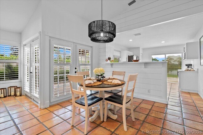 2542 Bedford Mews Dr