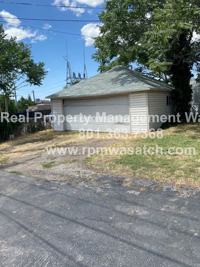 Photo - Come See This 4 Bedroom 1.5 bathroom single family home!!