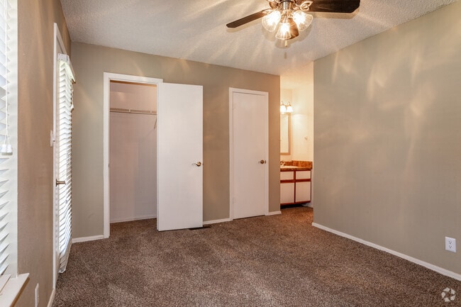 2BR, 1.5BA Townhouse - Affric