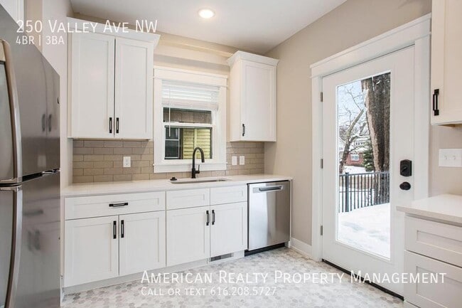 Photo - 250 Valley Ave NW