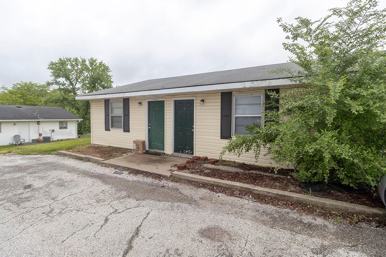 Photo - 710 W Cunningham Dr House