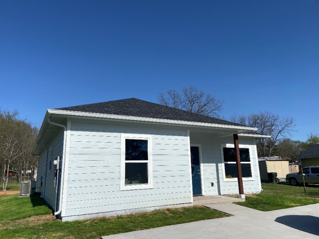 Photo - 1003 S 1st St