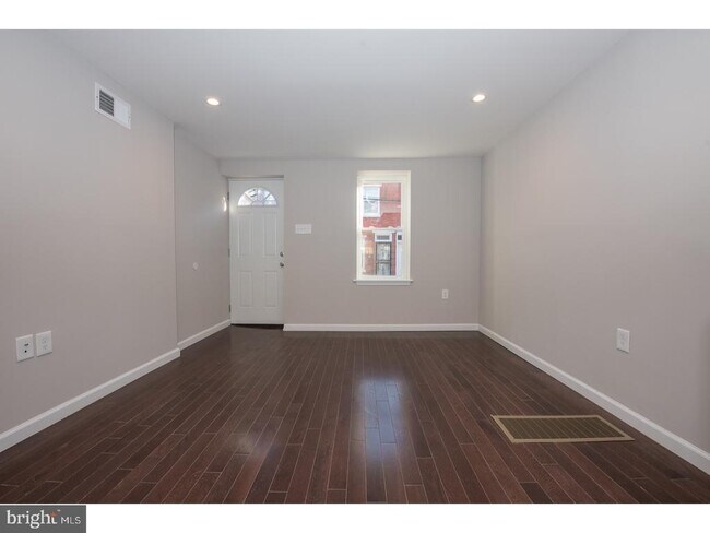 Building Photo - 437 Greenwich St