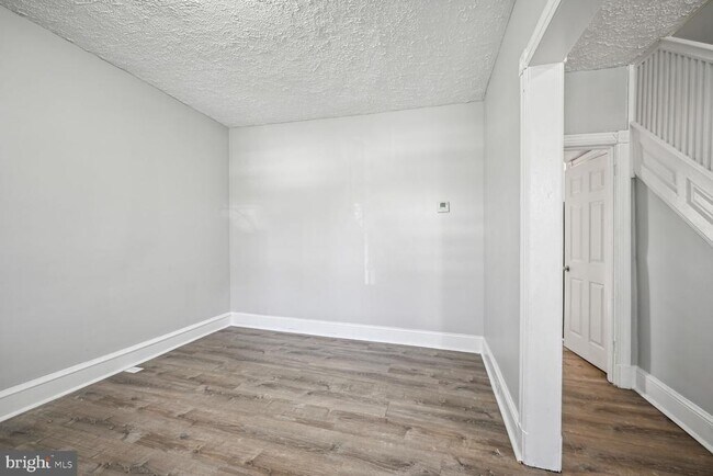 Photo - 167 V St NE