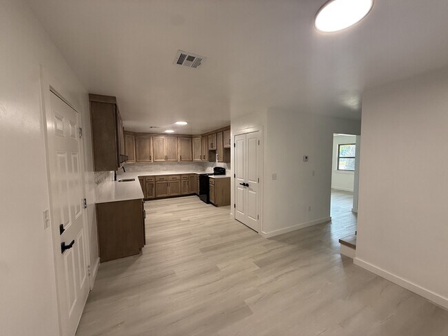 800 W 6th