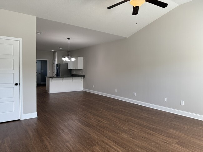 Photo - 600 Trellis Square