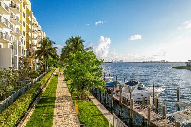 Marina - Moda North Bay Village