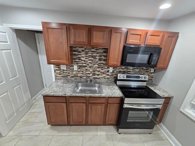 Photo - Beautiful 2BR 1BT town home located in Dundalk.