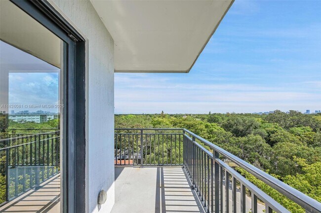 Photo - 840 NE 130th St Unidad 500