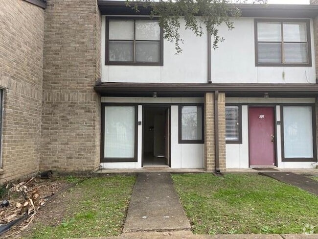 Building Photo - 2 Bed 2.5 Bath Rental