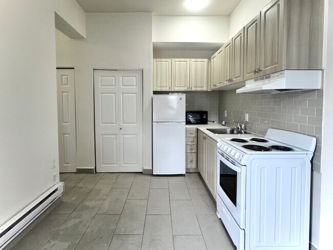 Photo - 181 Gerrard St E Unit 402