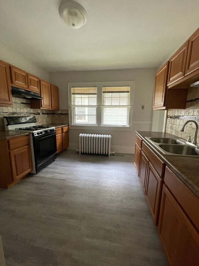 Photo - 2934 -36 N Farwell Ave Unit 2934 N Farwell Avenue lower