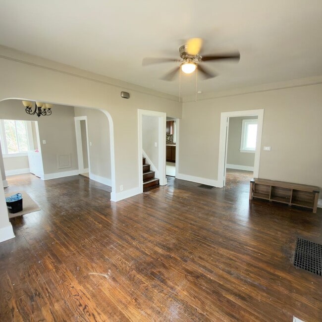 Photo - Charming 3 bedroom home with laundry included!