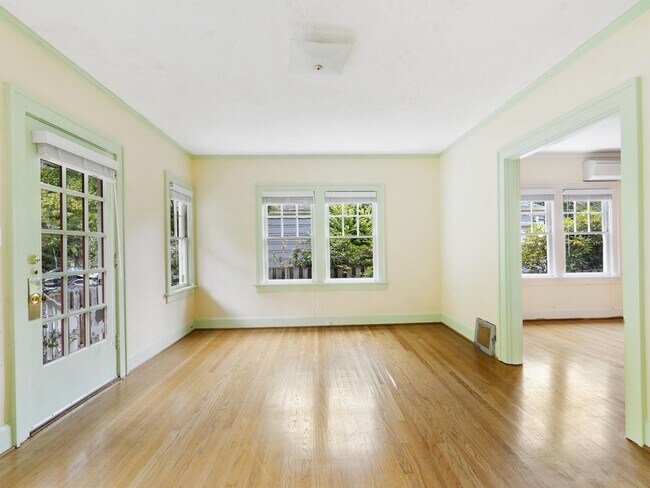 Photo - 2567 NW Raleigh St