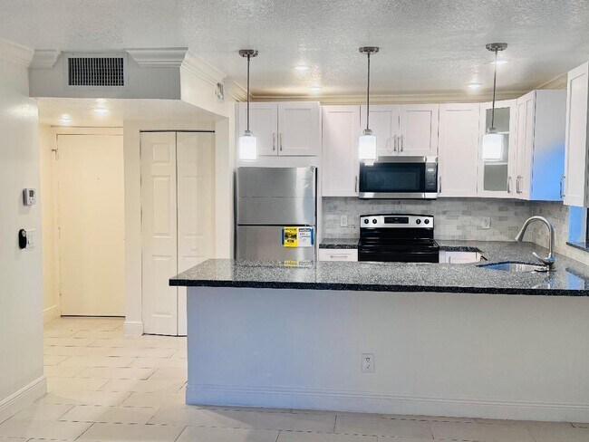 Building Photo - 8901 N New River Canal Rd Unit 17w