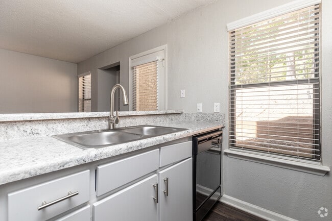 1BR, 1BA - 580SF Kitchen - Sailboat Bay