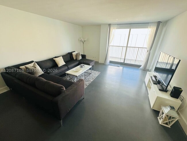 1800 Collins Ave Unit 6B