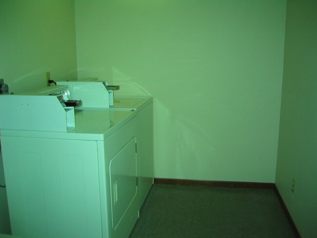 Photo - Pines Apartments
