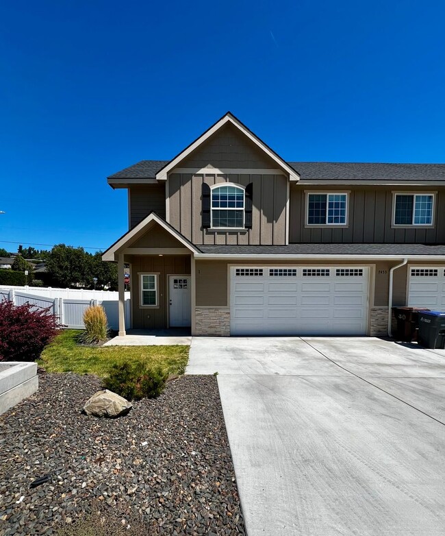 Building Photo - 7433 Saddlebrook Lp Rental