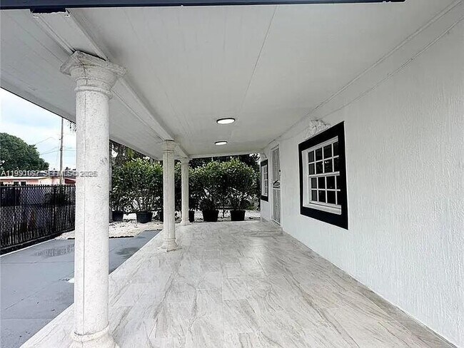 Photo - 248 SW 18th Ct