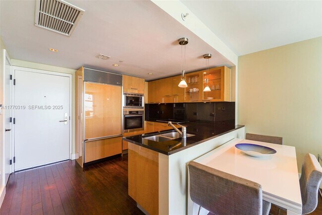 6801 Collins Ave Unit 1214(door1203)