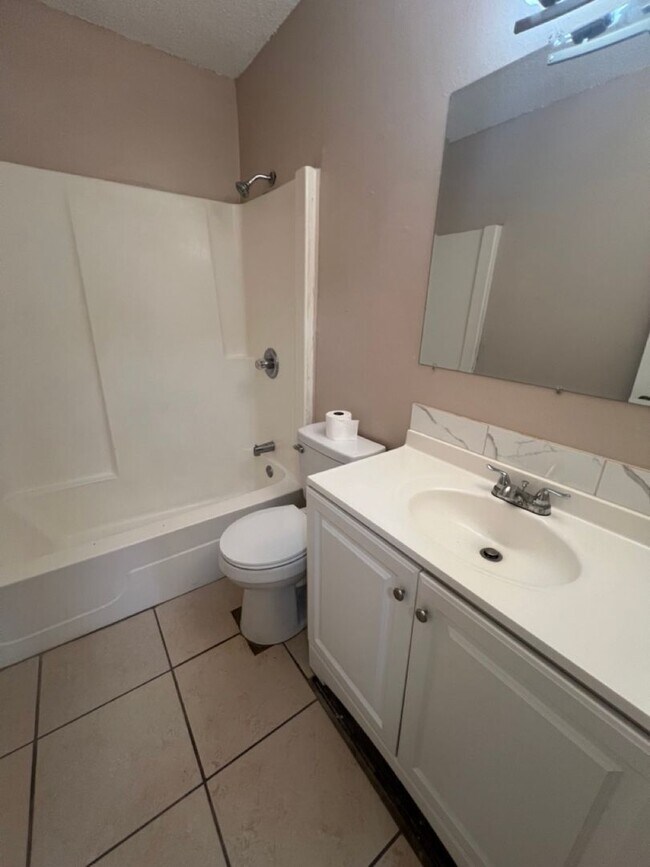 2/1 Duplex for rent schedule showing today Rental House Rental in