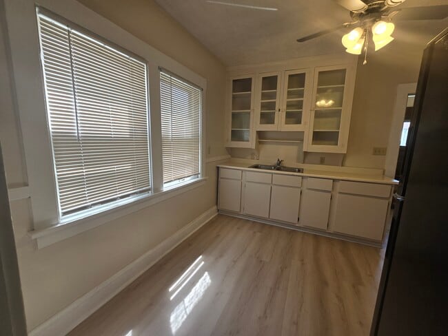 Photo - 2074 Clarence Ave