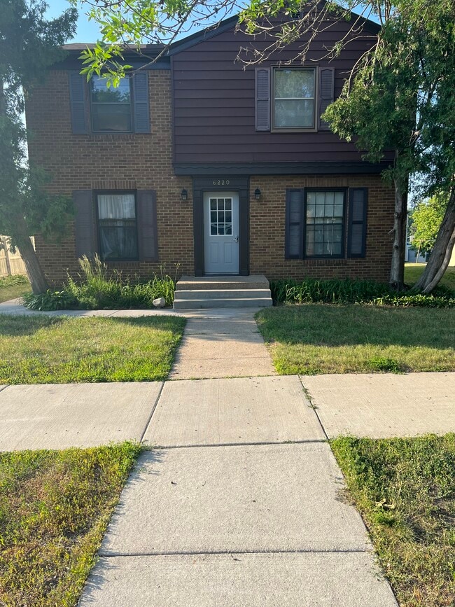 Building Photo - 6220 W 34th St Unit 3