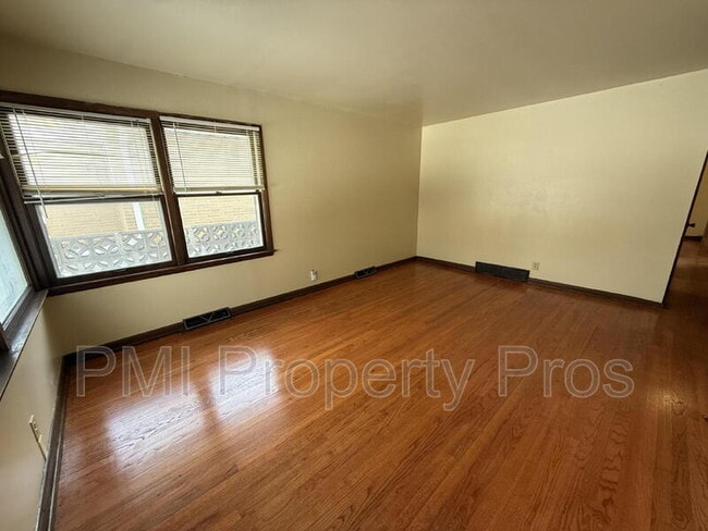 Building Photo - 5728 N 98th St