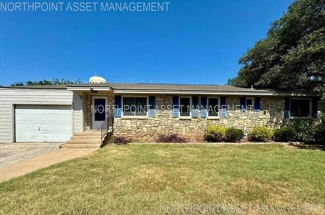 Building Photo - Charming 3-bedroom, 2-bath home located in...