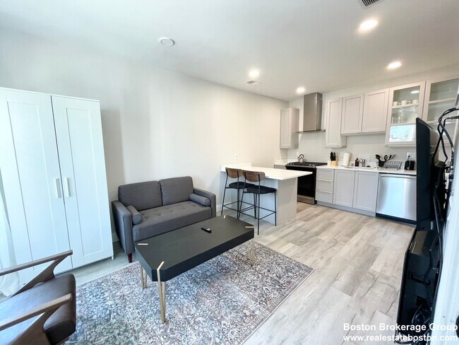 23 Newport St Unit 2