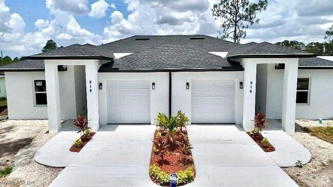Building Photo - 918 Eisenhower Blvd Rental