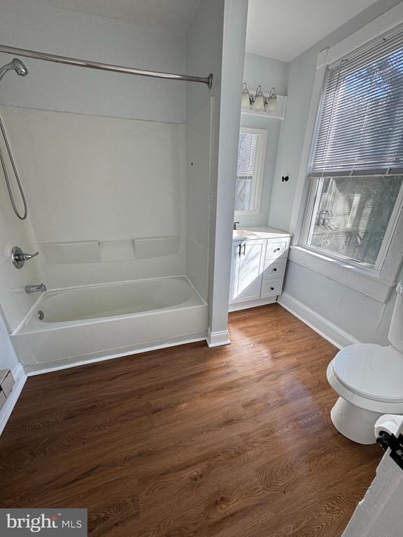 Photo - 1137 W Lombard St