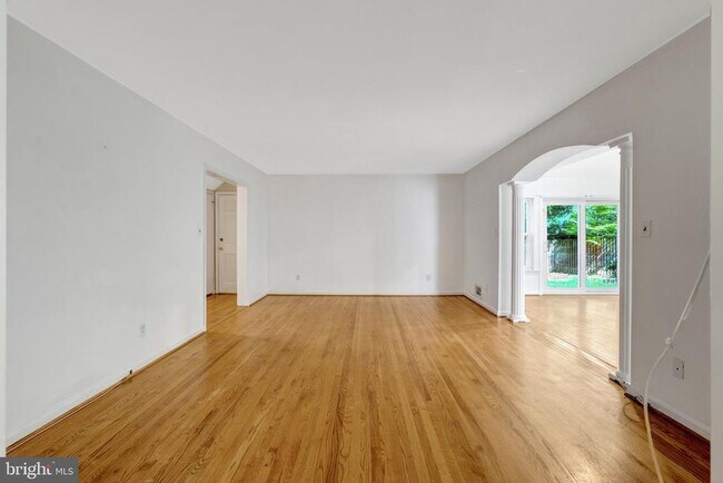 Photo - 8916 Braeburn Dr
