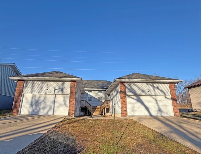 Building Photo - 4835/4837 S Glenn Duplex Unit 4837