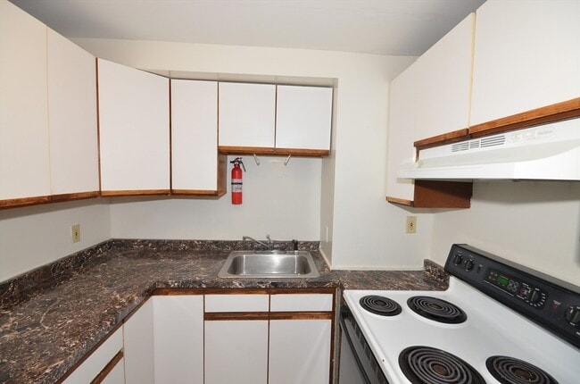 Building Photo - 74 Union St Unit 22