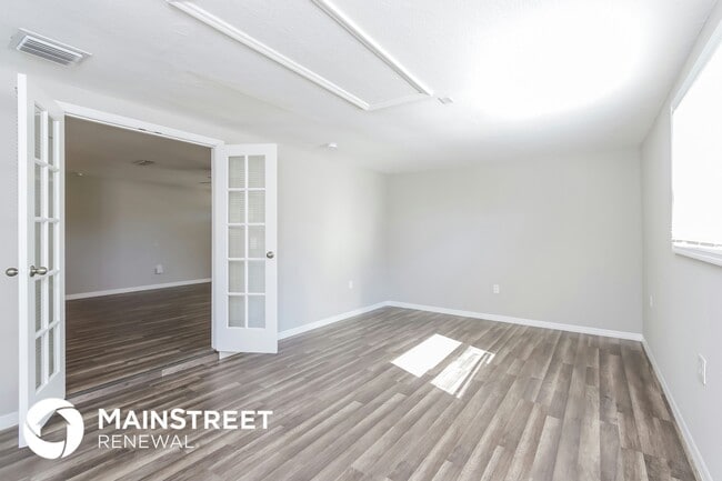 Photo - 6232 Murdock Ave