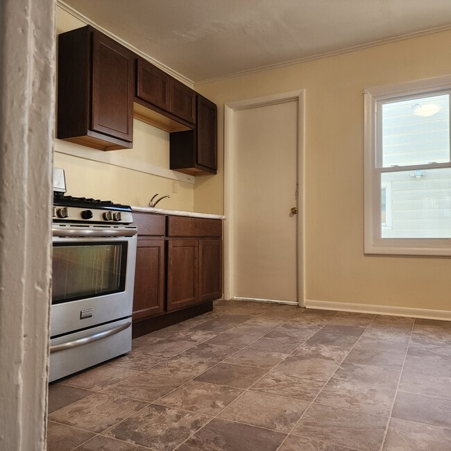 Amplia cocina comedor - 113 Sterling St