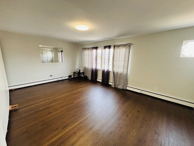 Building Photo - 38 1st St Unit 2