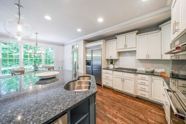 Photo - 120 Heritage Ct