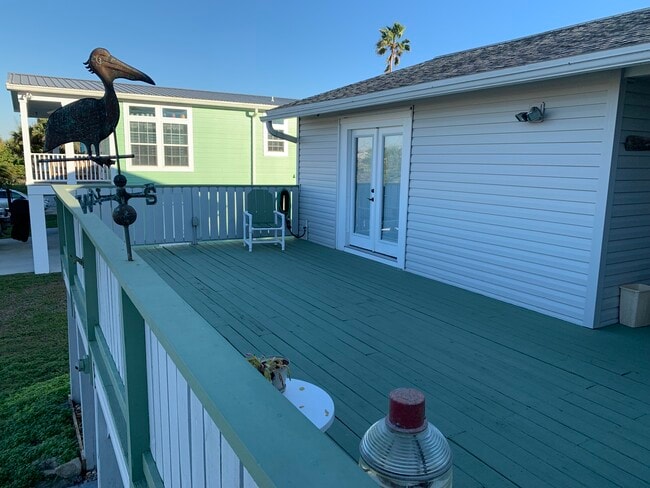 Building Photo - 10 Flagler Dr Unit B