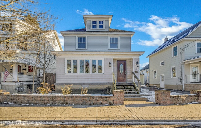 Building Photo - 2124 Shawnee Ave