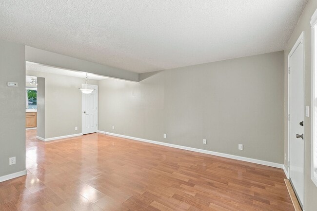 Photo - 327 N Main St