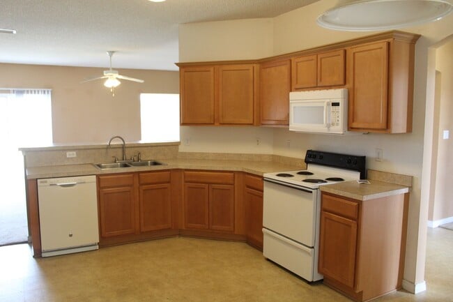 Photo - Spacious 3/2 Home in Sunny Hills w/ 2-Car Garage