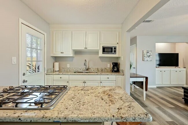 Photo - 3731 Zephyr St